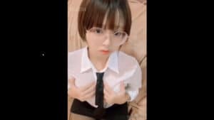 คลิปหลุด Onlyfans Remukira น้องสาวน่ารักใส่แว่นน่าจับเย็ด